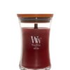 afbeelding van geurkaars woodwick rouge oud medium